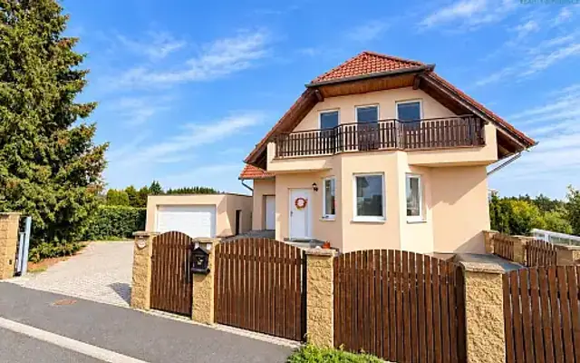 Prodej krásného rodinného domu 330 m2, pozemek - 2 279 m2 - Kojetice
